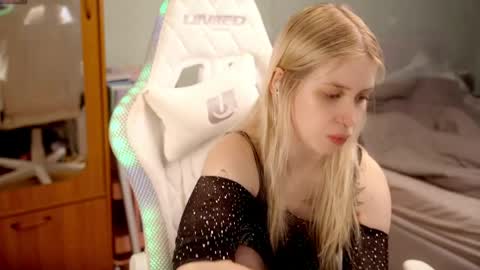 Holly online show from 05/30/26, 07:55