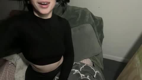 Snapshot of hoarderofpotential chatting on 12/03/25, 05:04 hoarderofpotential online show from 12/03/25, 05:04