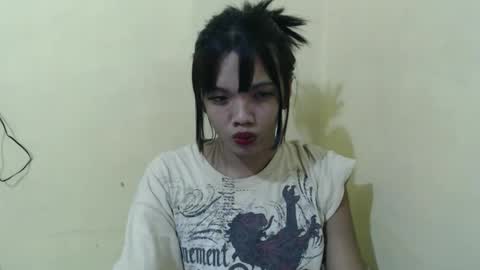 Snapshot of hoelyguine chatting on 02/26/26, 06:56 Guinevere3 online show from 02/26/26, 06:56
