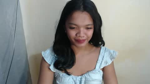 Snapshot of hoelyguine chatting on 04/06/26, 04:21 Guinevere3 online show from 04/06/26, 04:21