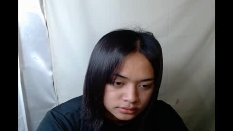 Snapshot of hoelyhanabi chatting on 12/17/25, 07:58 KIESH online show from 12/17/25, 07:58