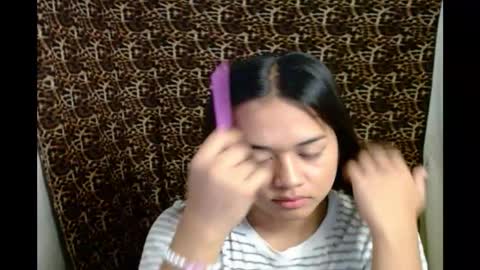 Snapshot of hoelyhanabi chatting on 12/22/25, 09:28 KIESH online show from 12/22/25, 09:28