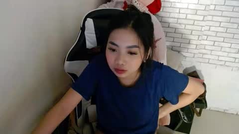 Snapshot of hoelylesly chatting on 02/27/26, 06:24 Lesley3 online show from 02/27/26, 06:24