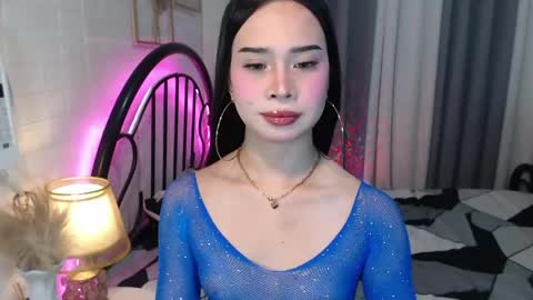 hoelymolly online show from 05/20/26, 06:36
