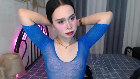 Snapshot of hoelymolly chatting on 06/08/26, 07:47 hoelymolly online show from 06/08/26, 07:47