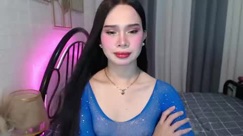 Snapshot of hoelymolly chatting on 06/11/26, 07:01 hoelymolly online show from 06/11/26, 07:01