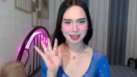 Snapshot of hoelymolly chatting on 06/15/26, 06:21 hoelymolly online show from 06/15/26, 06:21