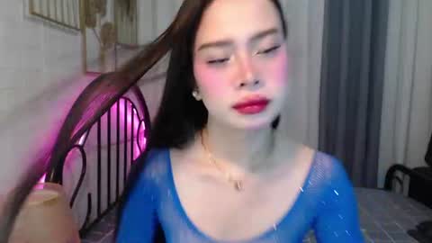 Snapshot of hoelymolly chatting on 06/28/26, 06:25 hoelymolly online show from 06/28/26, 06:25