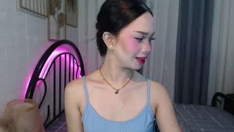 Snapshot of hoelymolly chatting on 06/30/26, 06:31 hoelymolly online show from 06/30/26, 06:31