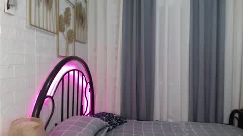 Snapshot of hoelymolly chatting on 07/04/26, 02:18 hoelymolly online show from 07/04/26, 02:18