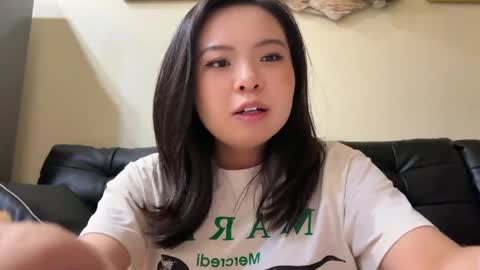 Snapshot of hola_sunflower chatting on 06/05/26, 01:50 amy online show from 06/05/26, 01:50