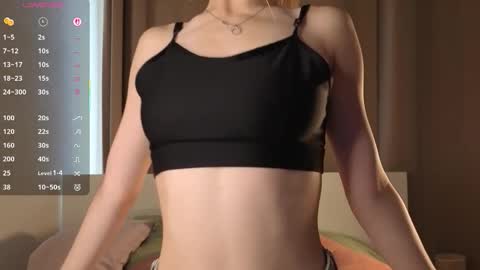 Snapshot of holayoula chatting on 09/23/25, 08:17 Moni Monica online show from 09/23/25, 08:17