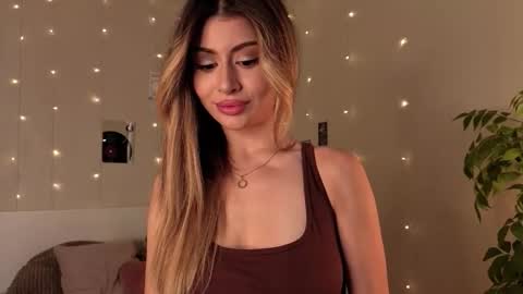 Snapshot of holayoula chatting on 10/01/25, 08:31 Moni Monica online show from 10/01/25, 08:31