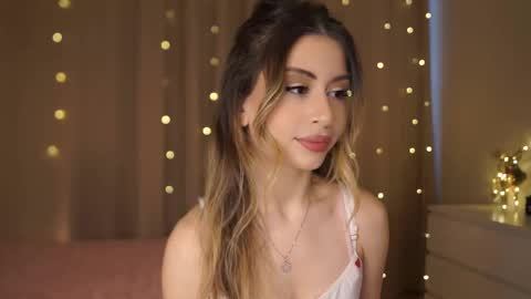 Snapshot of holayoula chatting on 01/14/26, 08:09 Moni Monica online show from 01/14/26, 08:09