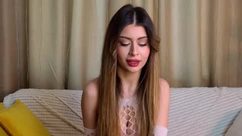 Snapshot of holayoula chatting on 02/01/26, 08:02 Moni Monica online show from 02/01/26, 08:02