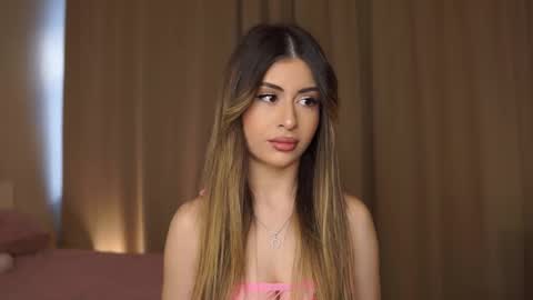 Snapshot of holayoula chatting on 02/07/26, 08:07 Moni Monica online show from 02/07/26, 08:07