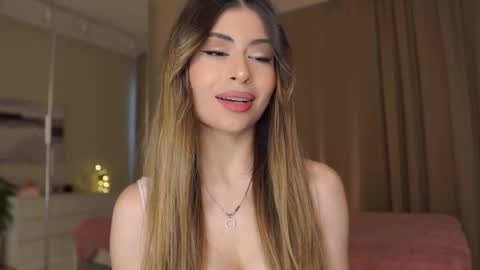 Snapshot of holayoula chatting on 02/08/26, 08:07 Moni Monica online show from 02/08/26, 08:07