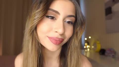 Snapshot of holayoula chatting on 02/12/26, 08:09 Moni Monica online show from 02/12/26, 08:09