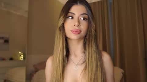 Snapshot of holayoula chatting on 02/27/26, 08:14 Moni Monica online show from 02/27/26, 08:14