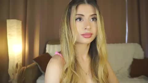 Snapshot of holayoula chatting on 06/28/26, 08:42 Moni Monica online show from 06/28/26, 08:42