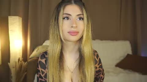 Snapshot of holayoula chatting on 07/05/26, 08:10 Moni Monica online show from 07/05/26, 08:10