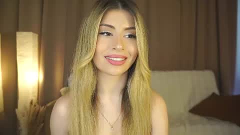 Snapshot of holayoula chatting on 07/06/26, 08:00 Moni Monica online show from 07/06/26, 08:00