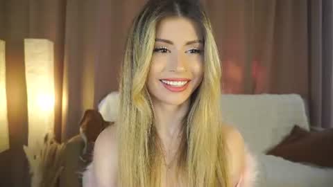 Snapshot of holayoula chatting on 07/08/26, 08:08 Moni Monica online show from 07/08/26, 08:08