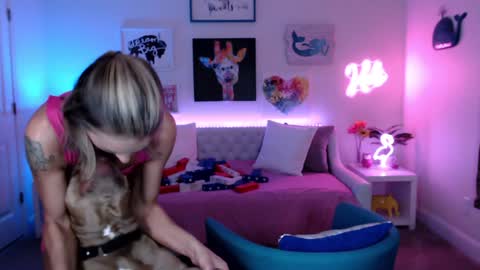 Holi Hurricane online show from 01/25/25, 04:02