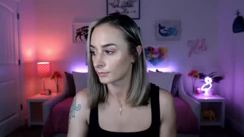 Holi Hurricane online show from 02/12/25, 04:44