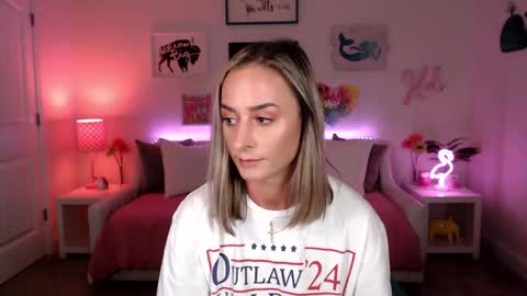 Holi Hurricane online show from 02/17/25, 05:14