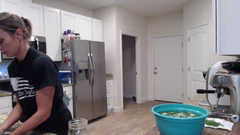 Holi Hurricane online show from 09/12/25, 04:12