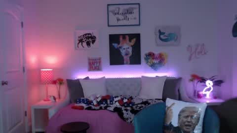 Holi Hurricane online show from 09/13/25, 04:45