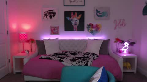 Holi Hurricane online show from 09/20/25, 03:51