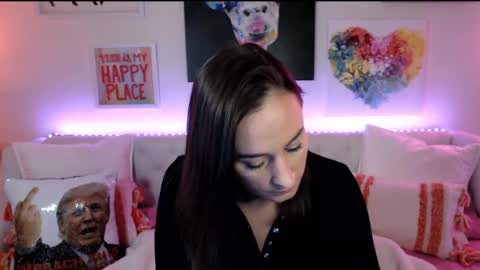 Holi Hurricane online show from 04/15/26, 02:18