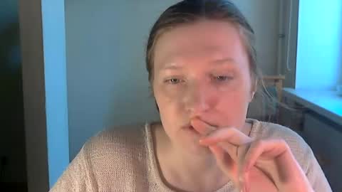 Snapshot of holistic_woman chatting on 06/22/26, 03:42 holistic_woman online show from 06/22/26, 03:42