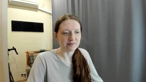 Snapshot of holistic_woman chatting on 07/07/26, 03:05 holistic_woman online show from 07/07/26, 03:05