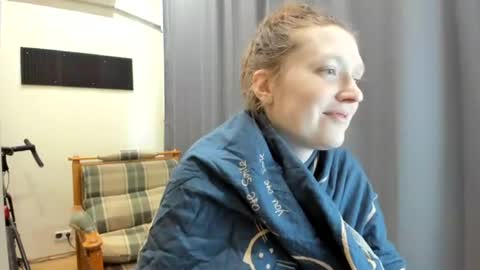 Snapshot of holistic_woman chatting on 07/09/26, 02:43 holistic_woman online show from 07/09/26, 02:43