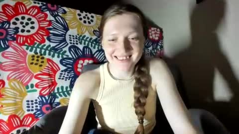 Snapshot of holistic_woman chatting on 07/11/26, 08:11 holistic_woman online show from 07/11/26, 08:11