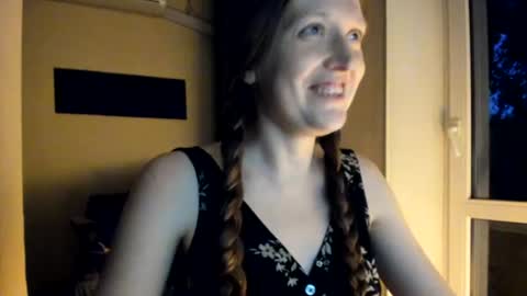 Snapshot of holistic_woman chatting on 07/18/26, 08:23 holistic_woman online show from 07/18/26, 08:23