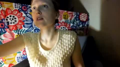 Snapshot of holistic_woman chatting on 07/22/26, 08:11 holistic_woman online show from 07/22/26, 08:11