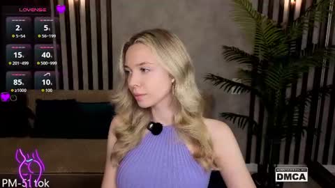 Snapshot of holl1would chatting on 07/20/26, 06:43 My social media links subscribe to support me online show from 07/20/26, 06:43