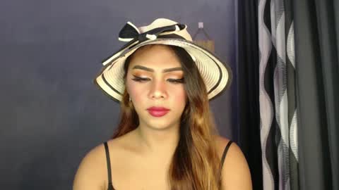 Snapshot of holliescarlet chatting on 12/22/24, 03:33 holliescarlet online show from 12/22/24, 03:33