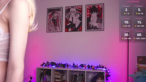 Snapshot of holliwould_ chatting on 02/01/25, 07:02 Holli online show from 02/01/25, 07:02