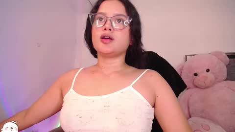 Snapshot of holly_16 chatting on 10/05/25, 04:55 holly_16 online show from 10/05/25, 04:55