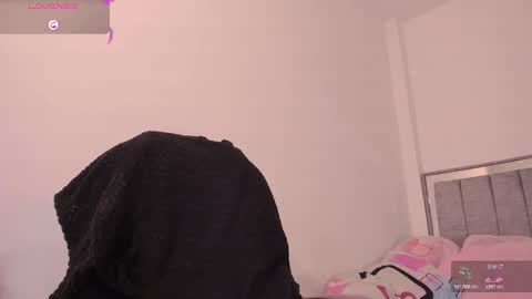 holly_16 online show from 03/19/26, 02:26