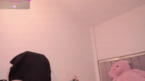 holly_16 online show from 03/26/26, 07:52