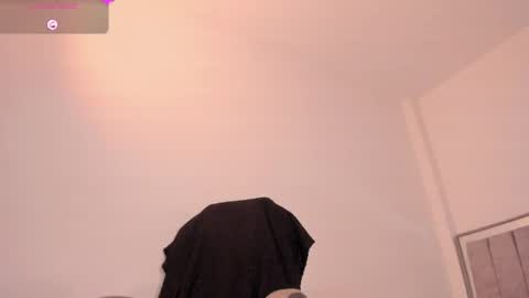 Snapshot of holly_16 chatting on 05/19/26, 11:44 holly_16 online show from 05/19/26, 11:44