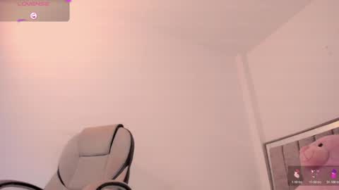 holly_16 online show from 06/25/26, 06:12