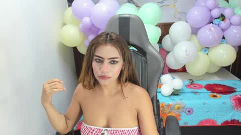 Holly 22 online show from 04/01/26, 11:00