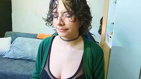 Holly and Honey online show from 09/19/25, 09:15